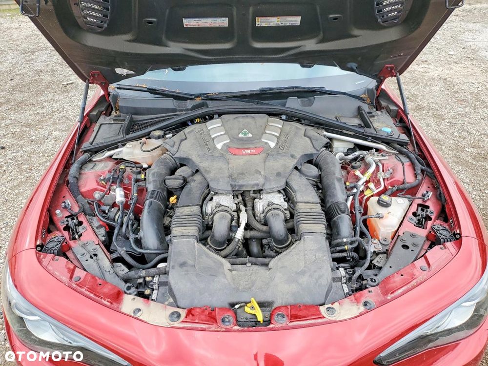 Alfa Romeo Giulia 2.9 V6 Bi-Turbo AT8 Quadrifoglio - 14