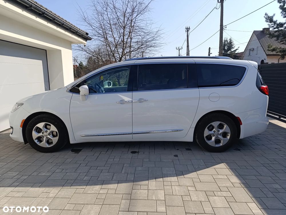 Chrysler Pacifica - 6