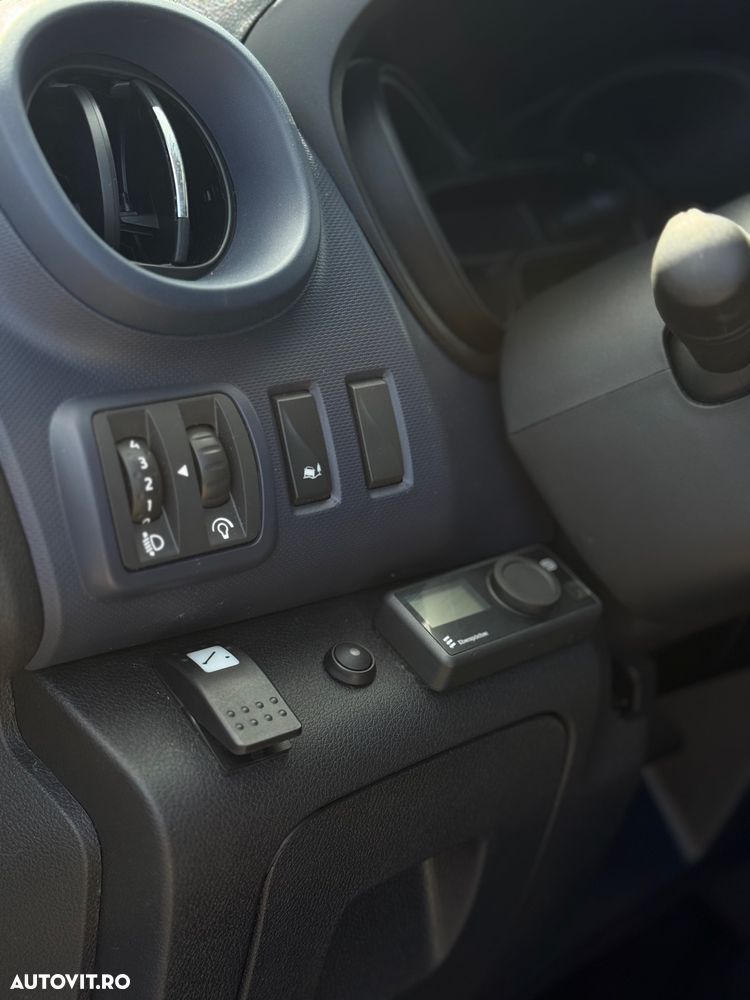 Opel Vivaro - 10