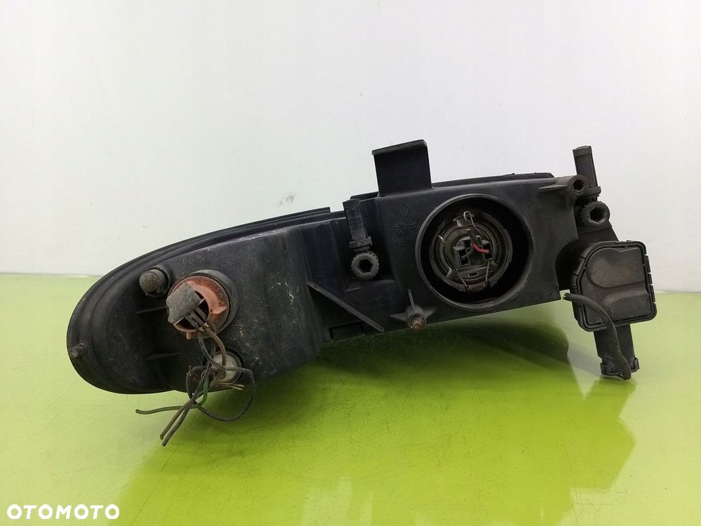Reflektor lampa przód lewa Chrysler Voyager III 95-00 R 04576313AB - 3