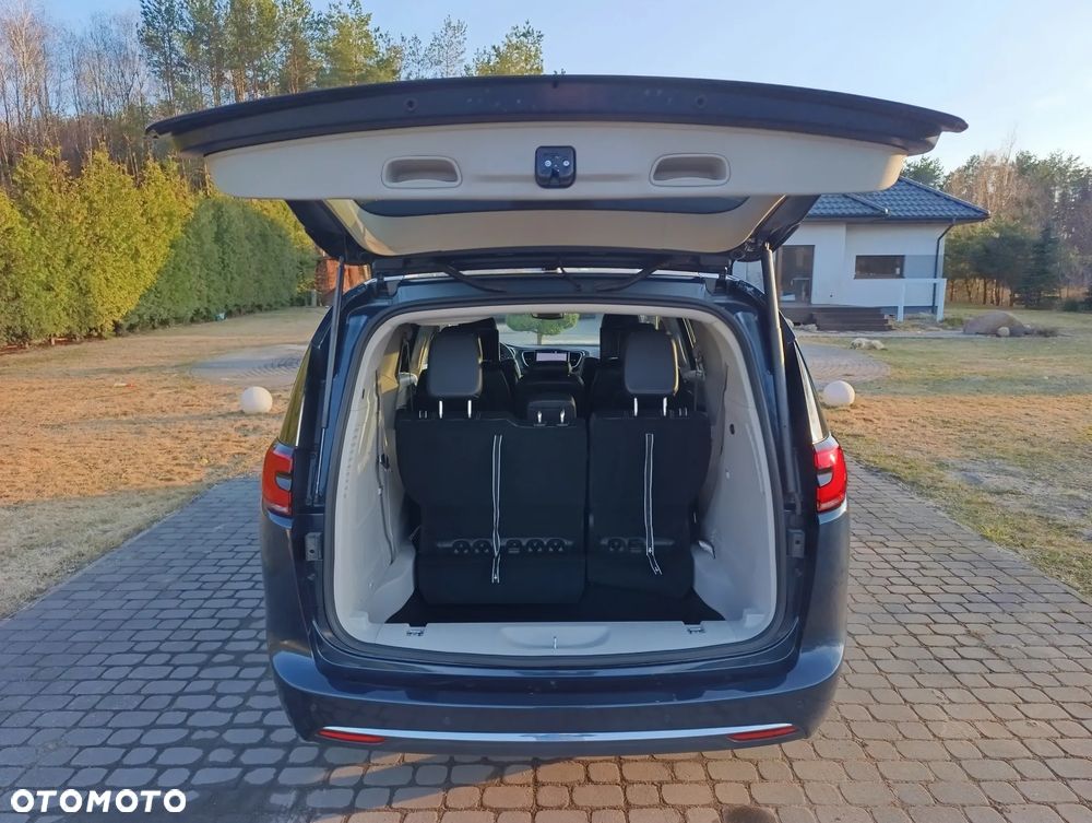 Chrysler Pacifica - 8