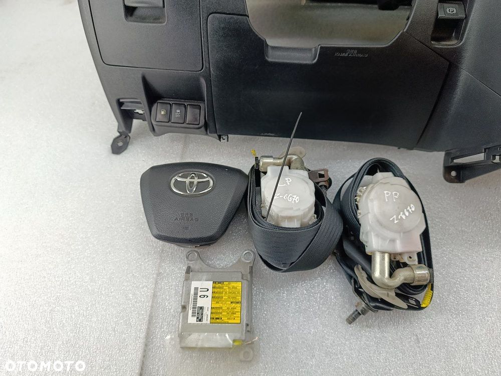 DESKA ROZDZIELCZA PODUSZKI SENSOR PASY TOYOTA AVENSIS III T27 89170-20270 - 2