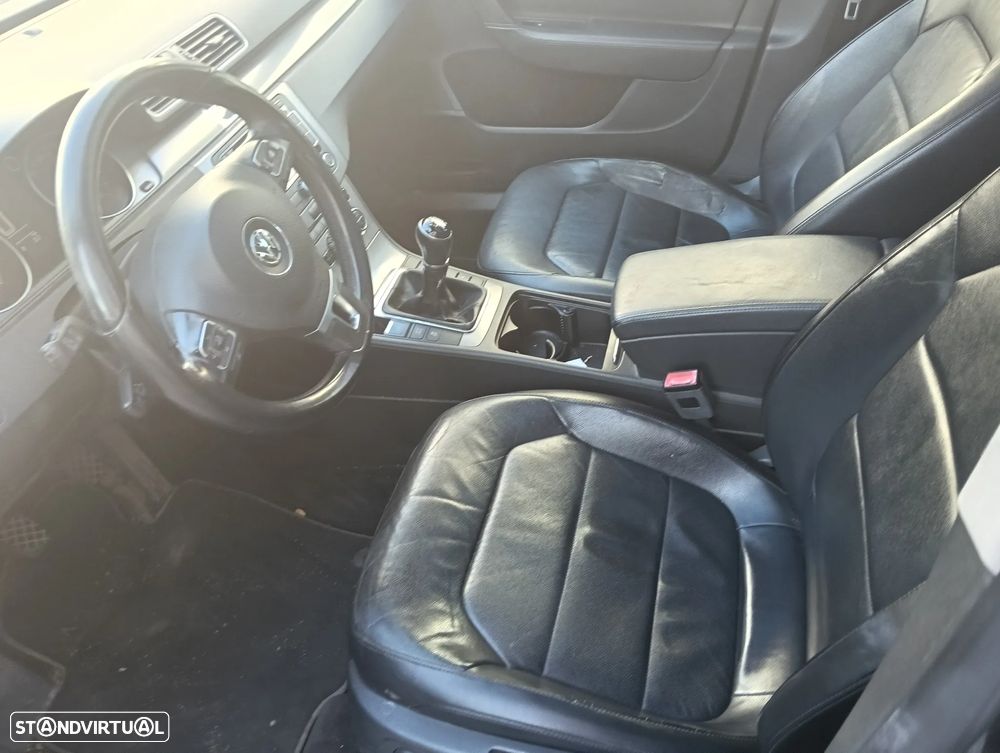VW Passat Variant 1.6 TDI BlueMotion Highline - 8