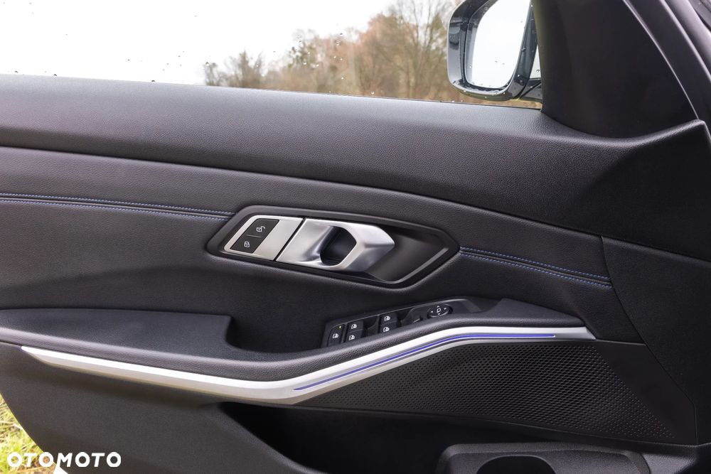 BMW Seria 3 320i xDrive M Sport Sport - 21