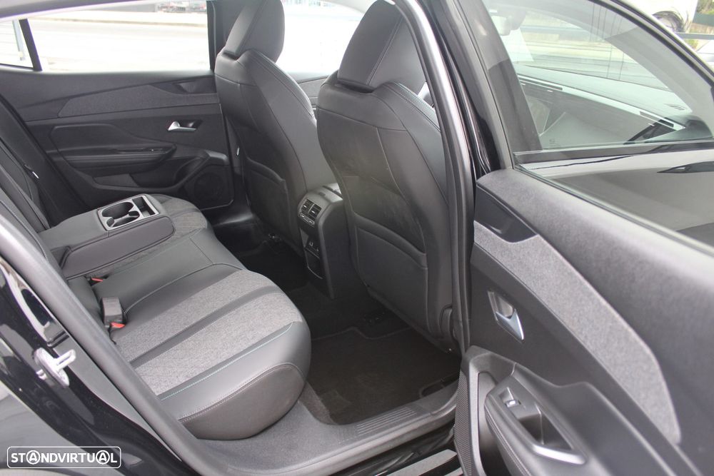 Peugeot 408 1.2 Hybrid Allure e-DCS6 - 12