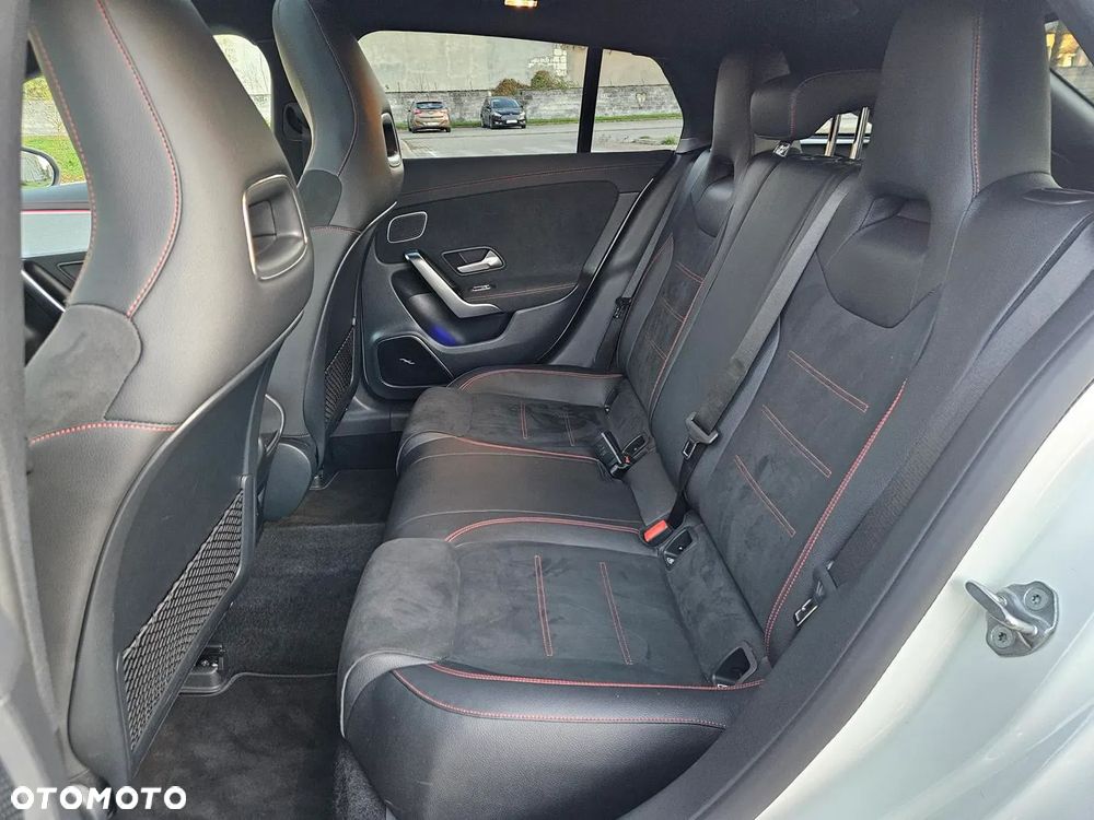 Mercedes-Benz CLA AMG 35 4Matic B AMG Speedshift 7G-DCT - 16