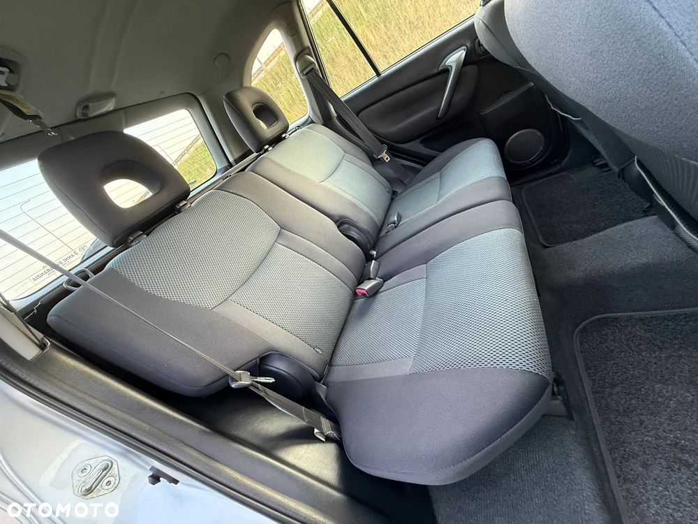 Toyota RAV4 D-4D 4x4 Sol - 16