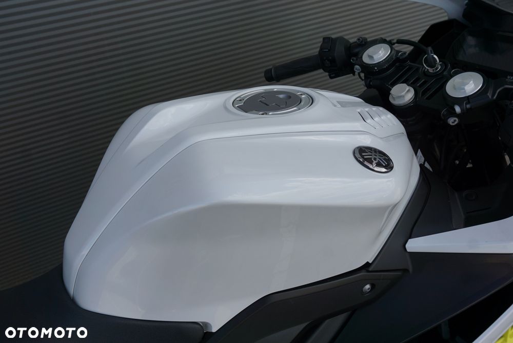 Yamaha YZF - 4