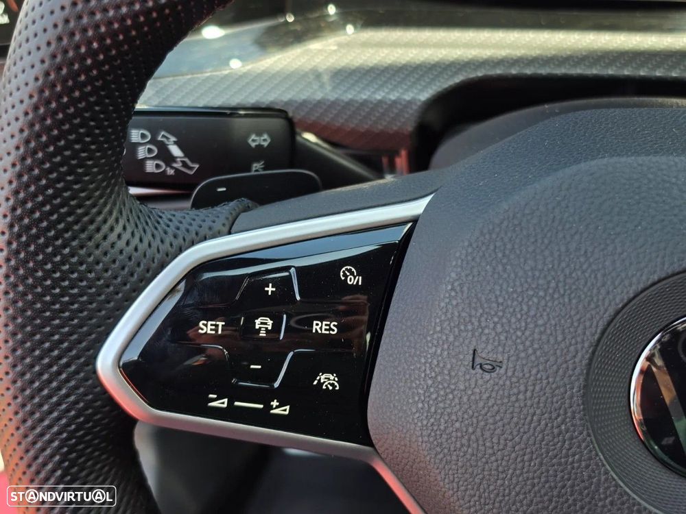 Volkswagen Golf 2.0 TDI R-Line DSG — fotografia 11