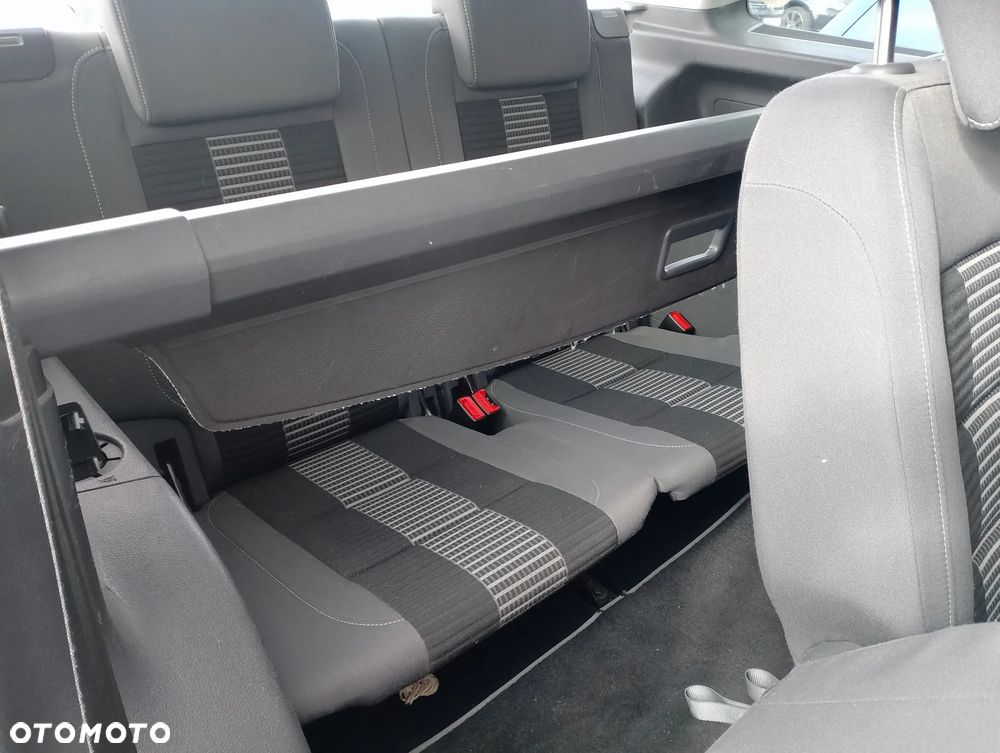Volkswagen Touran - 14