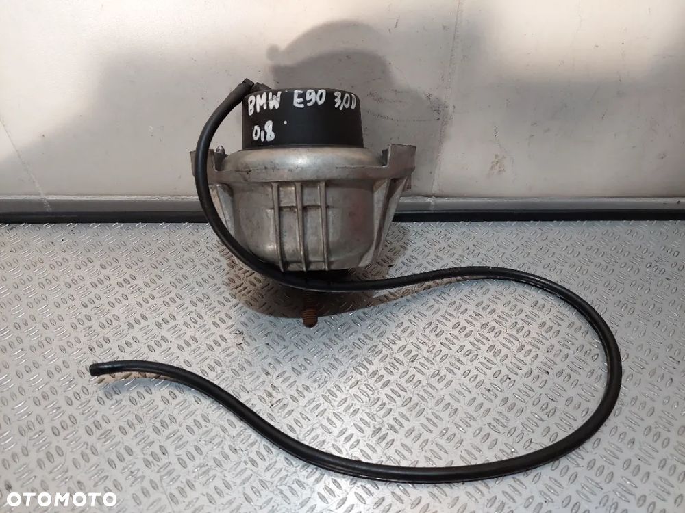 PODUSZKA SILNIKA ŁAPA BMW E90 E91 3,0 D R2008 NR 139811, 13981112 - 1