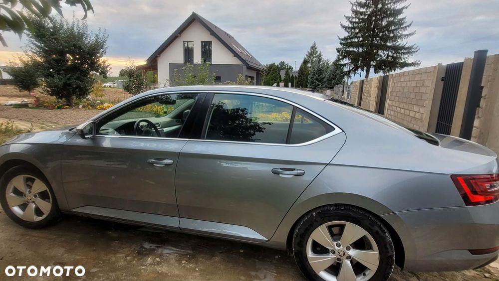 Skoda Superb 2.0 TDI Ambition - 11