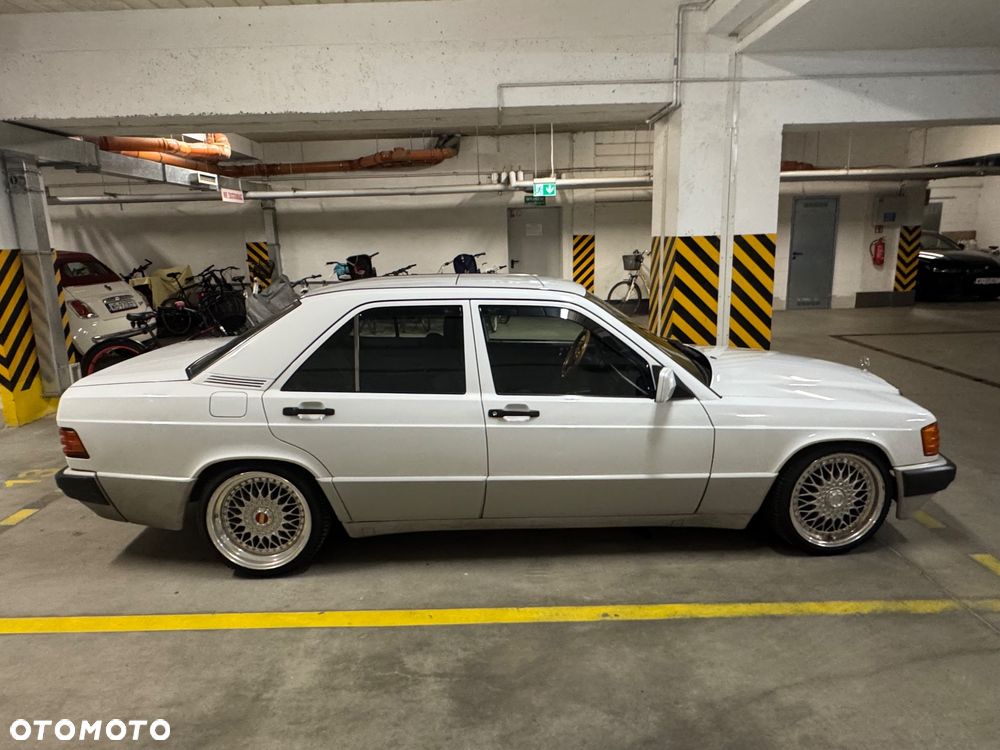 Mercedes-Benz W201 (190) - 4