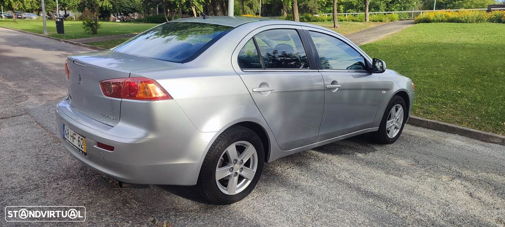 Mitsubishi Lancer 1.5 Inform - 6