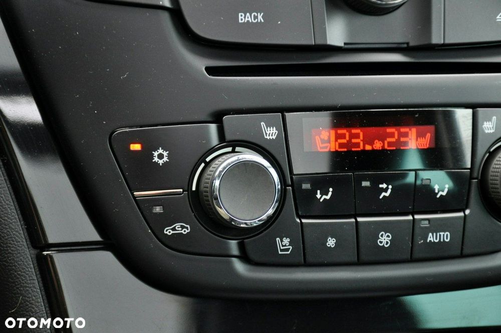 Opel Insignia - 35