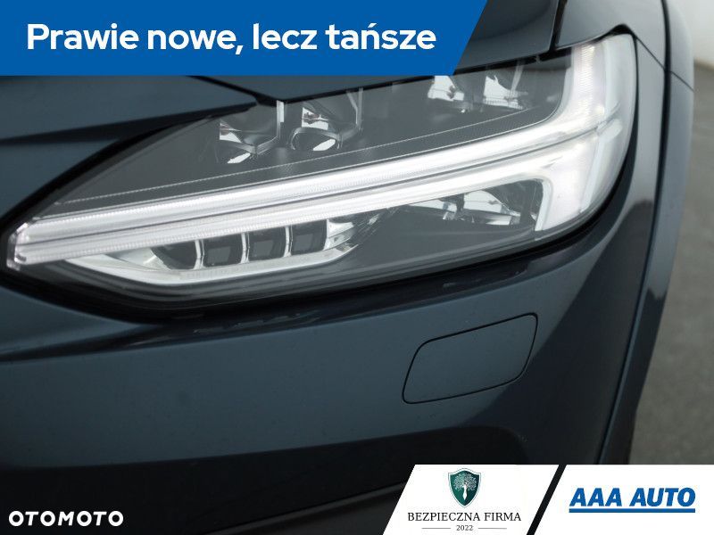 Volvo V90 Cross Country - 24
