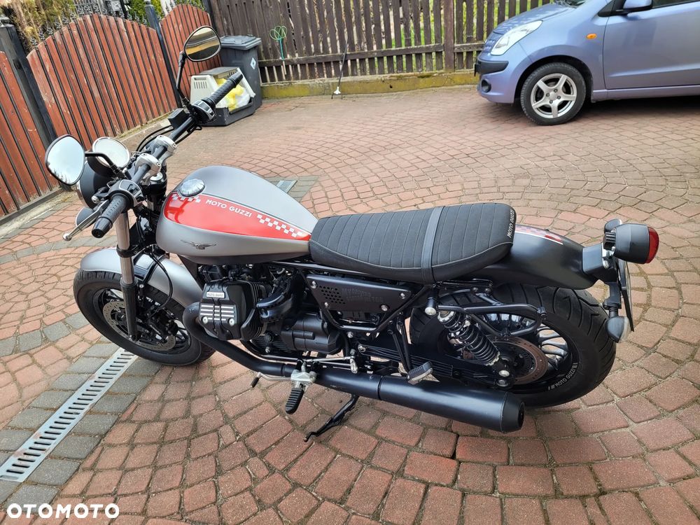Moto Guzzi V9 - 9