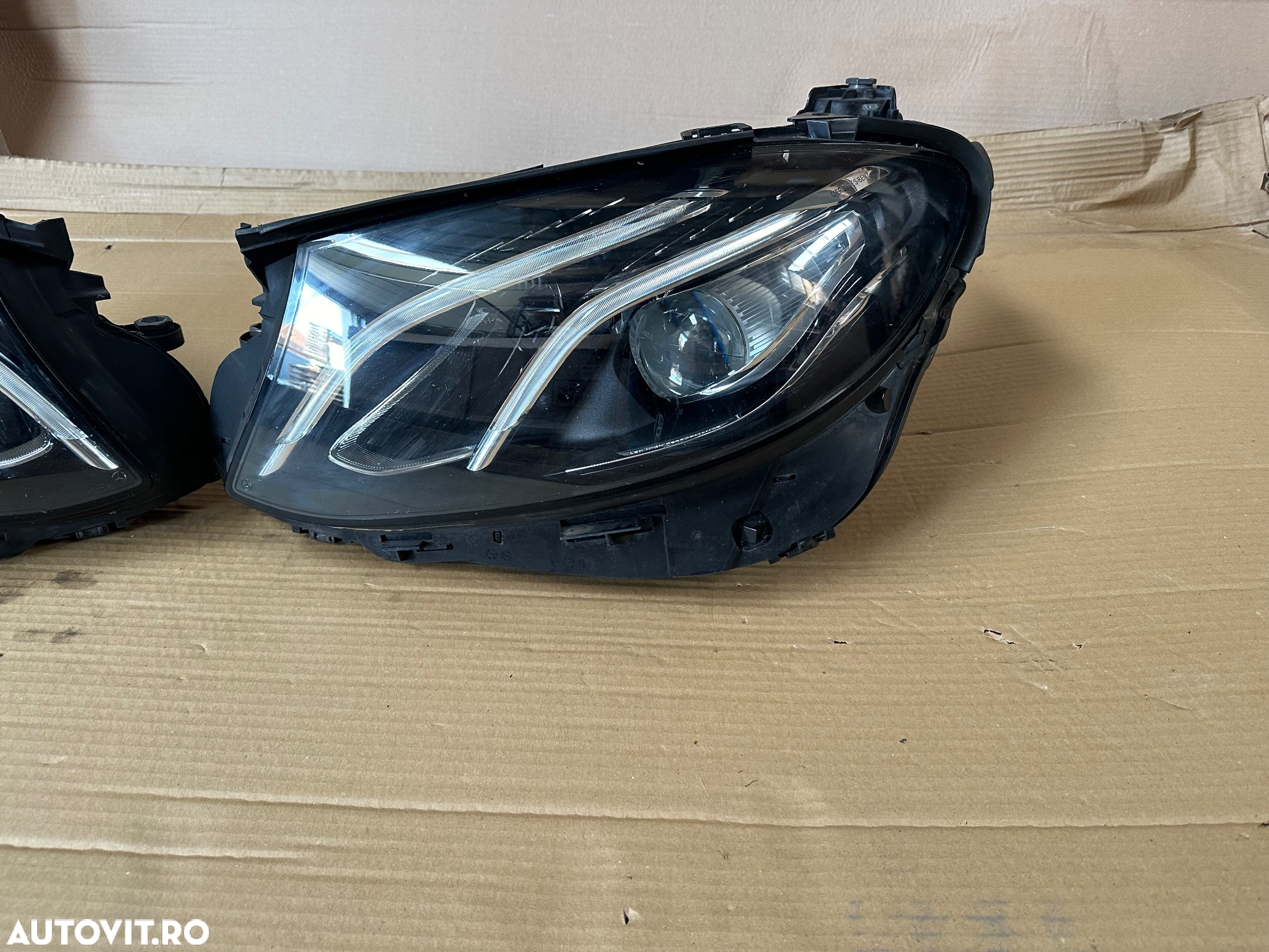 Far complet stanga si dreapta MERCEDES E-class W213 an 2016-2020 fara defecte cod A2139068903KZ, A2139069003KZ - 2