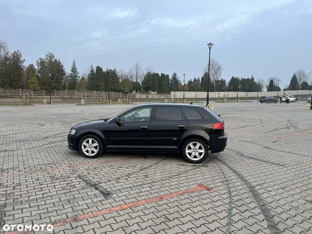 Audi A3 Sportback 1.6 TDI S line Sportpaket - 5