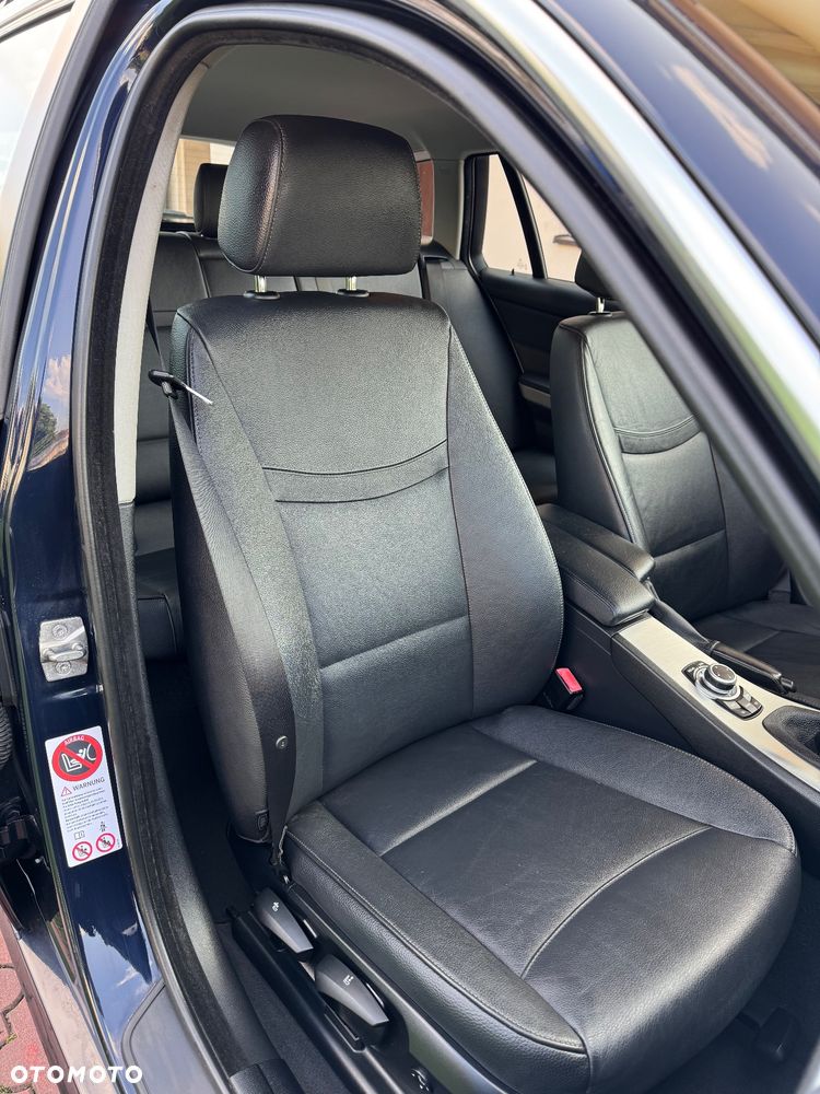 BMW Seria 3 325i xDrive Touring - 13
