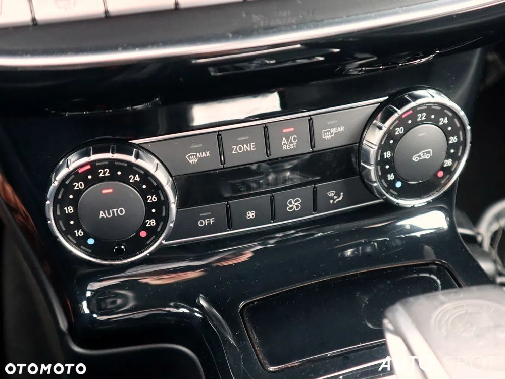 Mercedes-Benz Klasa G AMG 63 AMG SPEEDSHIFT 7G-TRONIC - 33