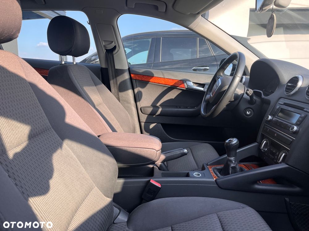 Audi A3 Sportback 1.6 TDI DPF Ambiente - 11