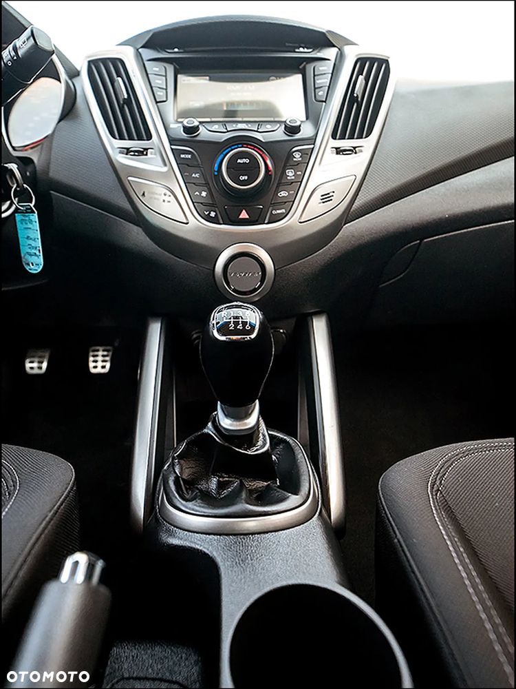 Hyundai Veloster - 26