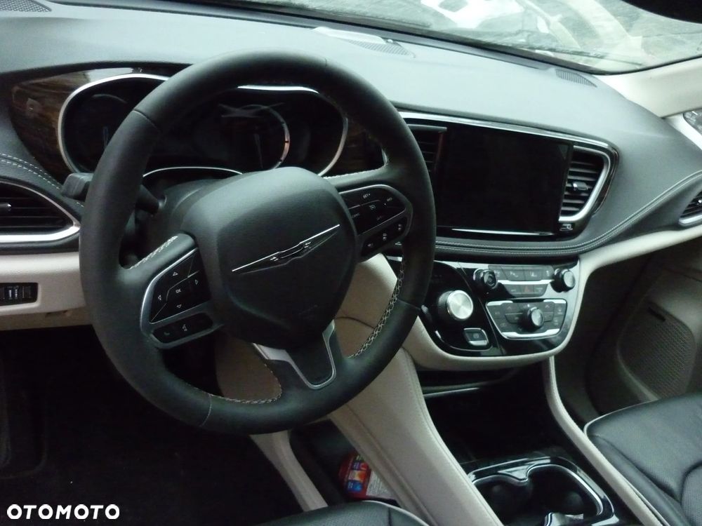 Chrysler Pacifica - 13