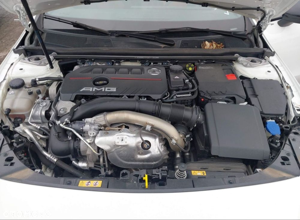 Mercedes-Benz CLA - 12