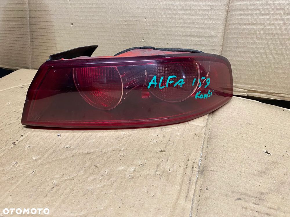 LAMPA TYLNA PRAWA ALFA ROMEO 159 KOMBI 60691363 - 1