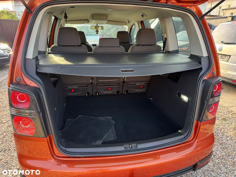 Volkswagen Touran - 19