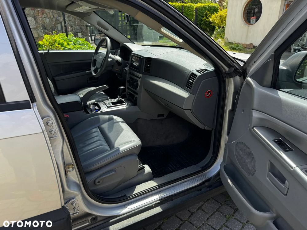 Jeep Grand Cherokee - 12