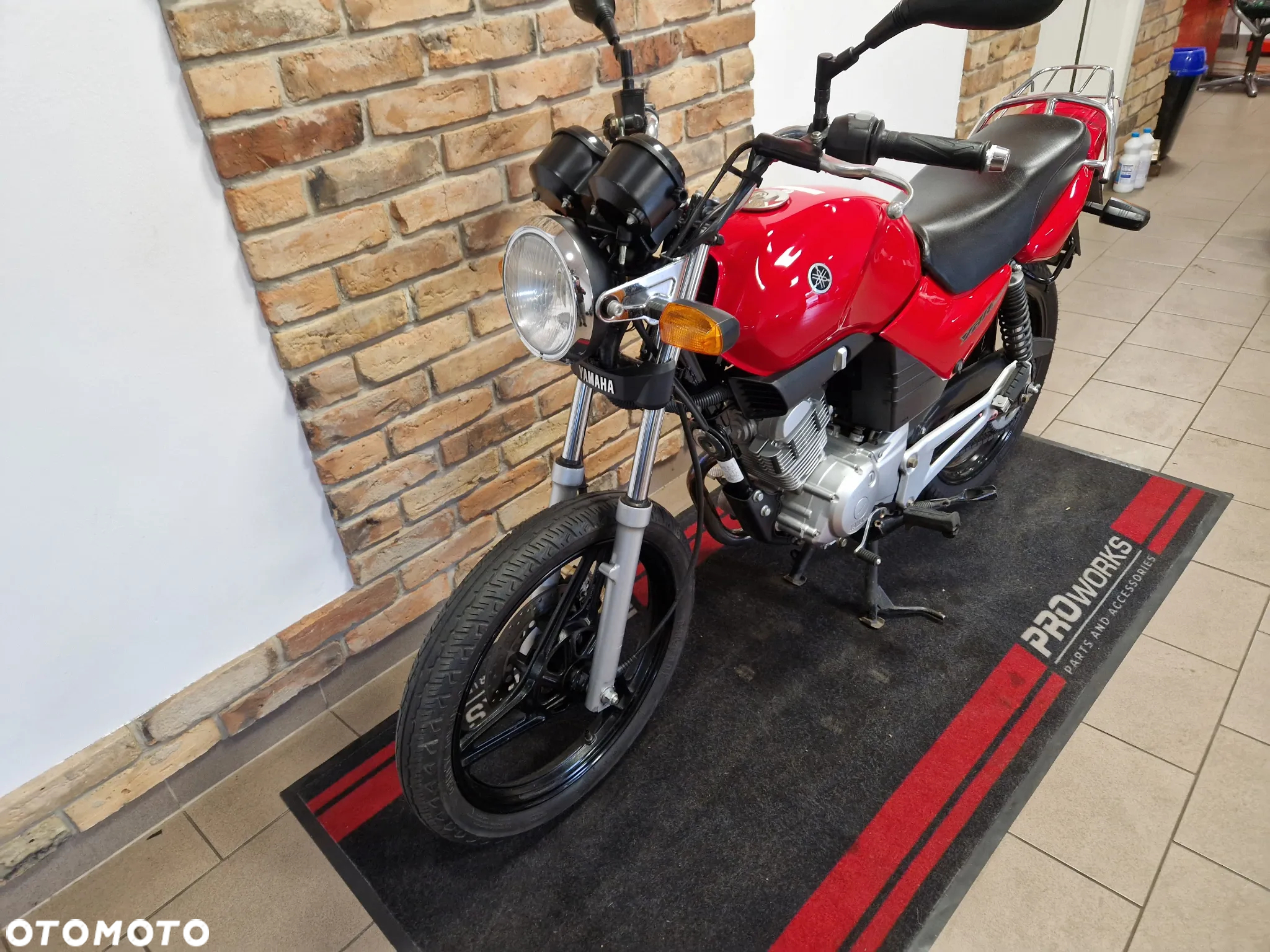 Yamaha YBR - 8