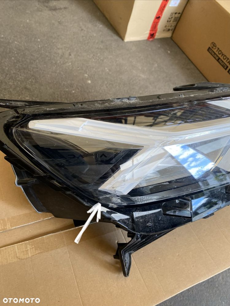 DACIA Sandero III 3 STEPWAY Lift Logan III Jogger LAMPA PRZEDNIA PRAWA REFLEKTOR PRAWY PRZÓD LEDOWA led full led  260107920R biała biały środek   Wwa - 12