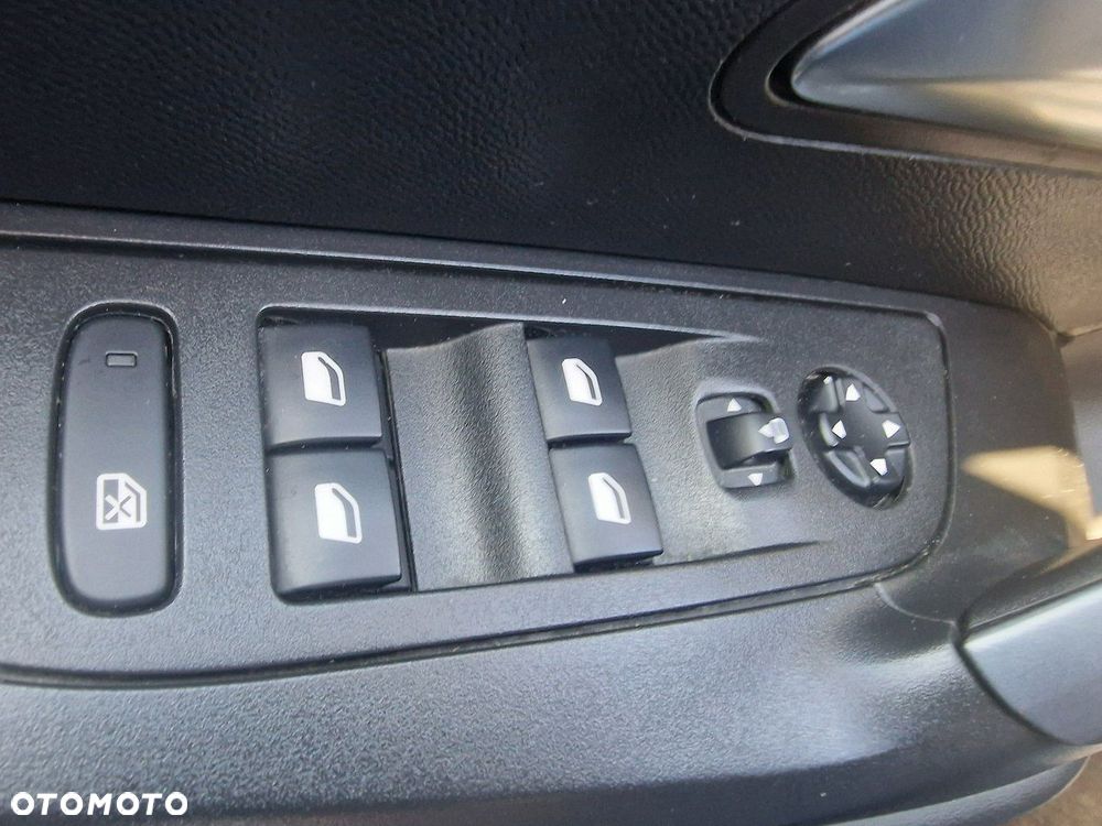 Peugeot 2008 1.2 PureTech Allure Pack S&S EAT8 - 36