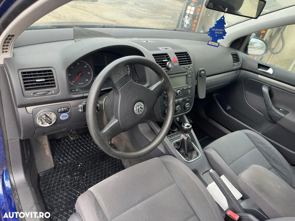 Volkswagen Golf - 6
