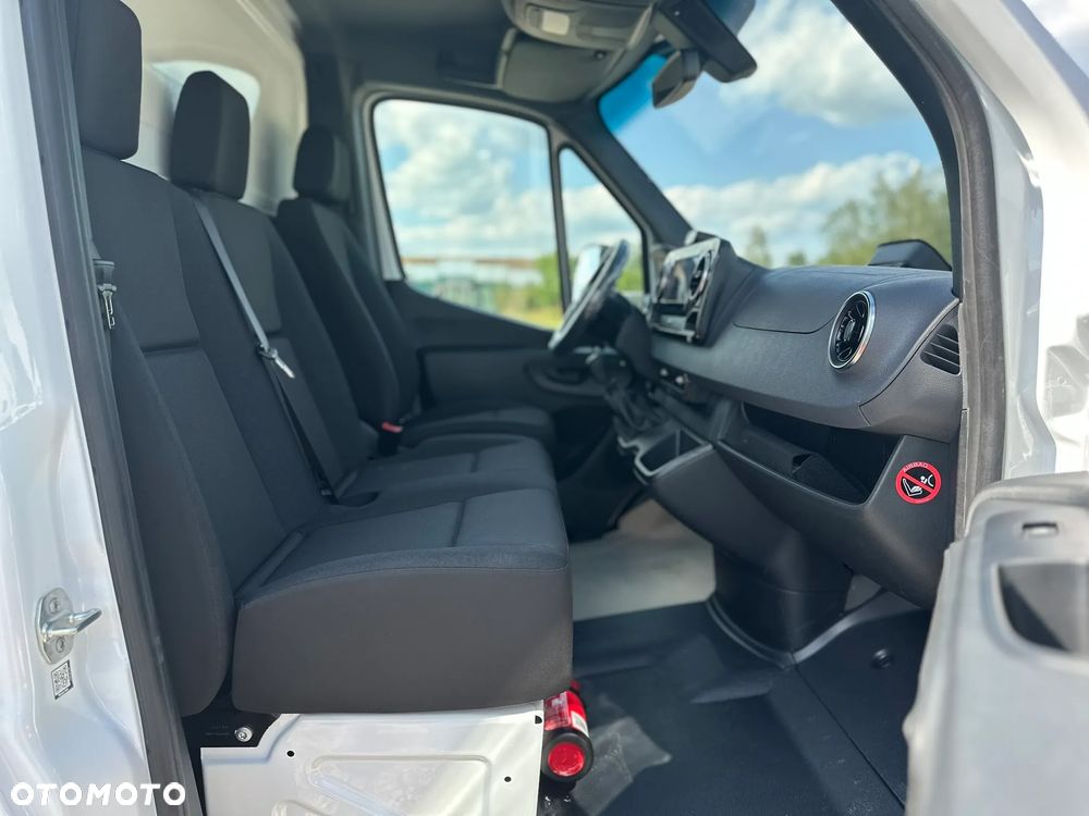 Mercedes-Benz Sprinter - 14