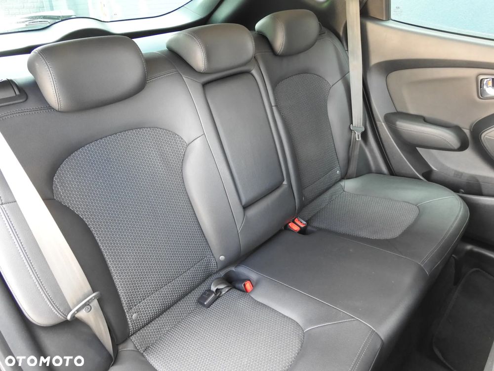 Hyundai ix35 1.7 CRDi 2WD blue Comfort - 12