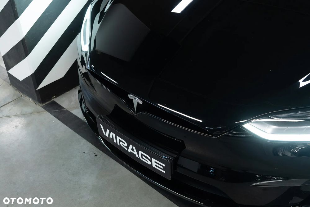 Tesla Model X - 12