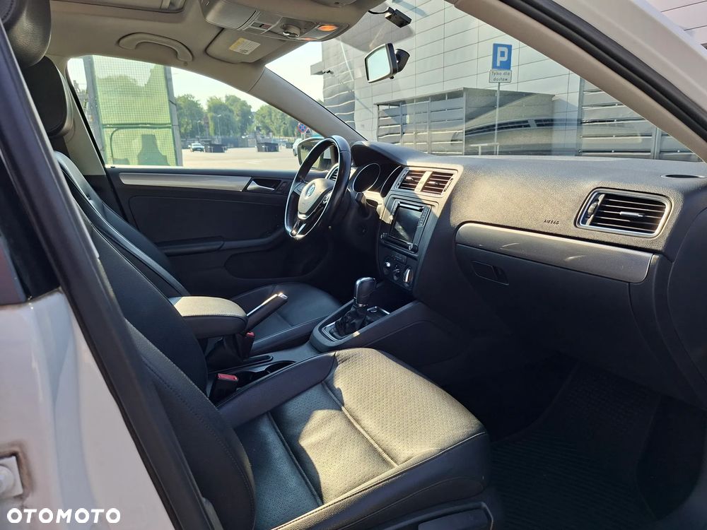 Volkswagen Jetta - 12