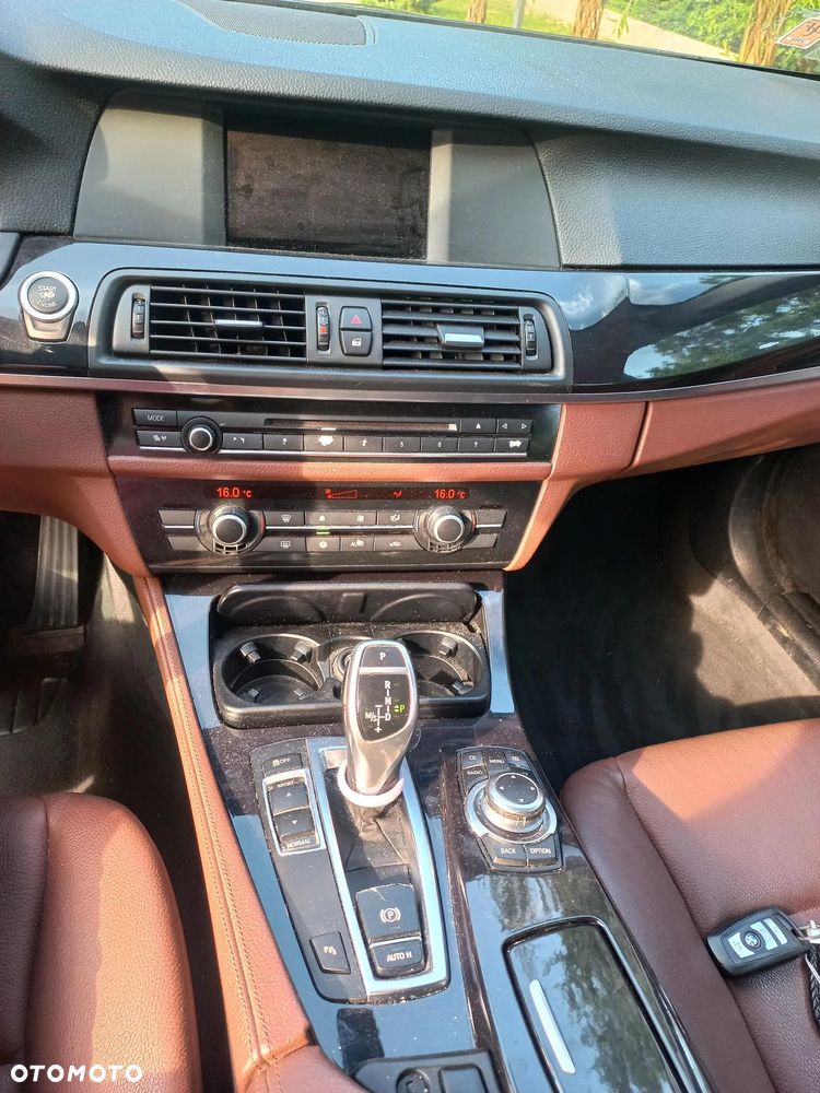 BMW Seria 5 530d Touring - 10