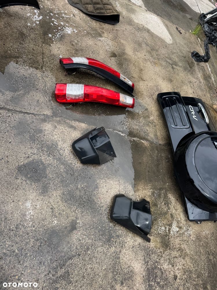 Honda crv cr-v  czarny czarne   Klapa bagażnika klapa tył tylnia 400zl   Lampy tył tylnie prawa lewa 150 sztuka   Hak holowniczy 300 zł   Zderzak tył tylni Czarny 300 zł   Szybka wysyłka - 5