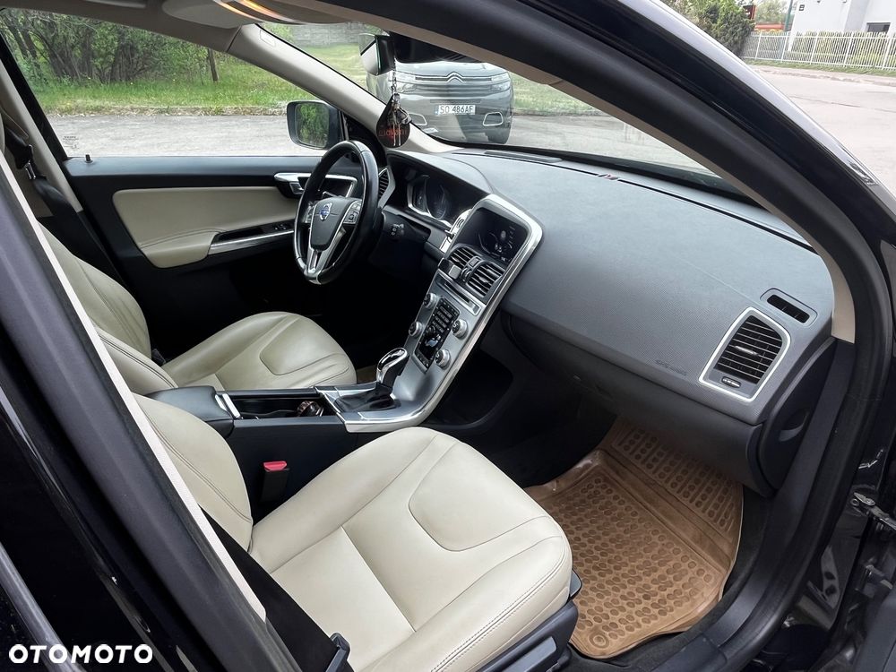 Volvo XC 60 D4 AWD Summum - 4