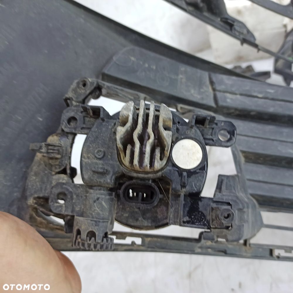 KRATKA LEWA ZDERZAKA PEUGEOT 308 T9 FL LIFT 18R- - 8