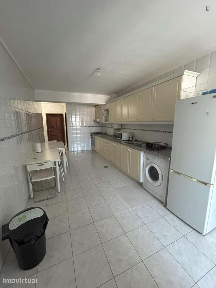Quarto - localizado em Aveiro - Grande imagem: 2/6