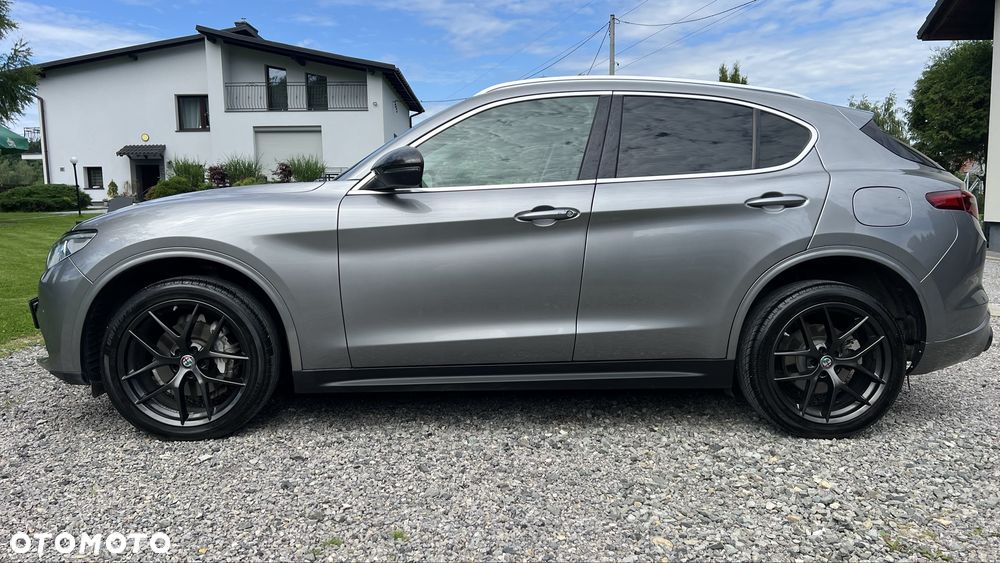 Alfa Romeo Stelvio - 2