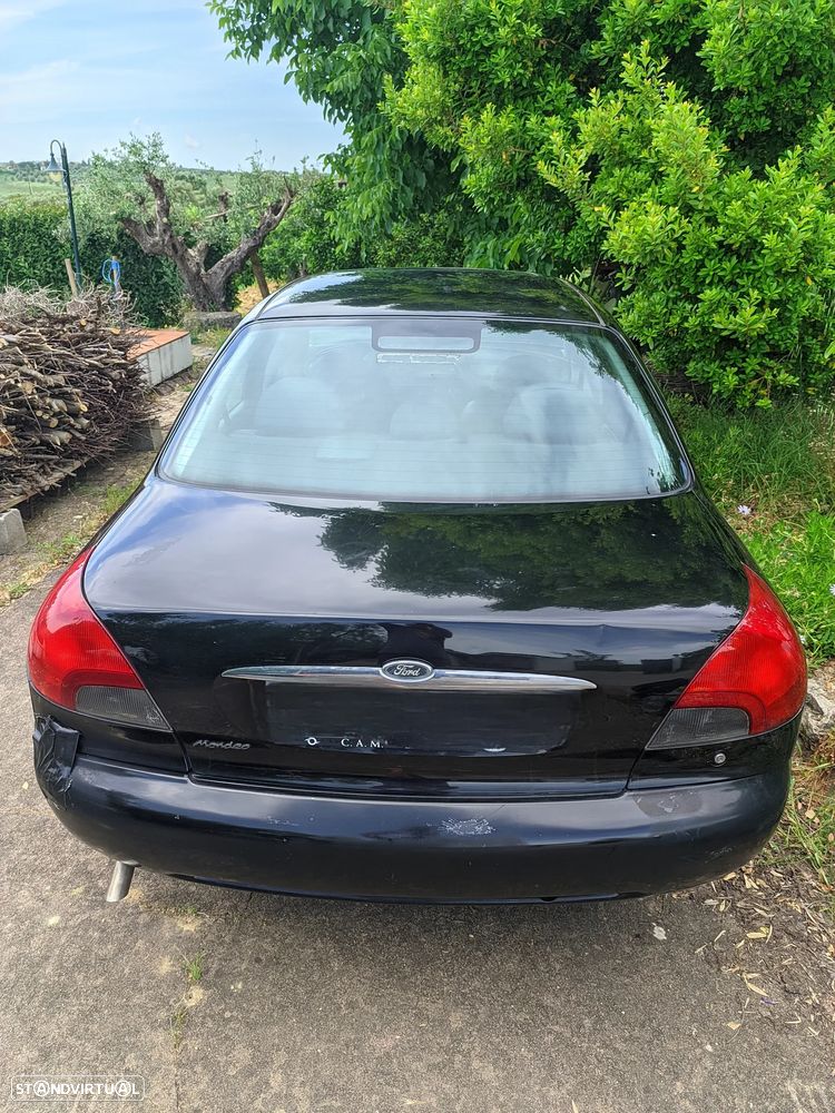 Ford Mondeo 2.0i Ghia - 10