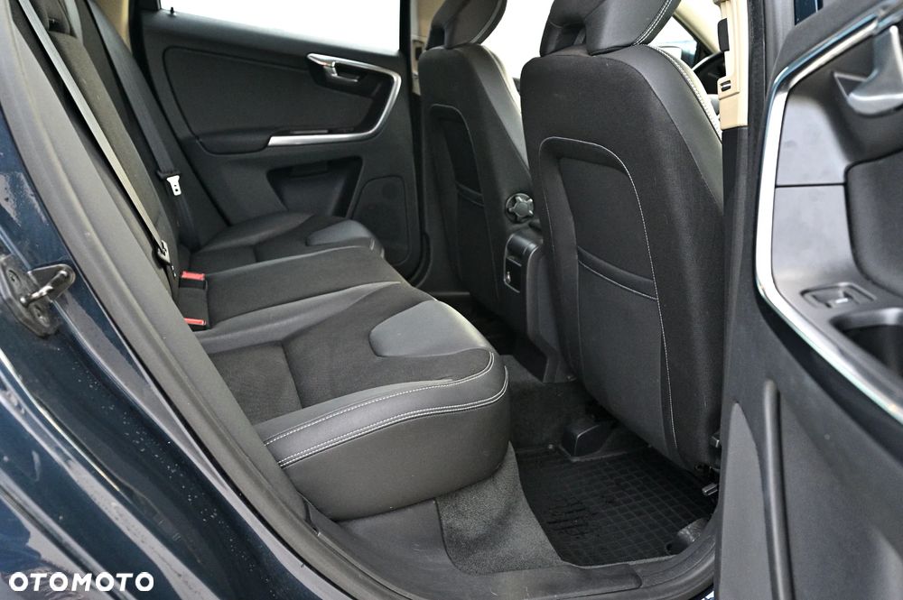 Volvo XC 60 D4 Momentum - 23