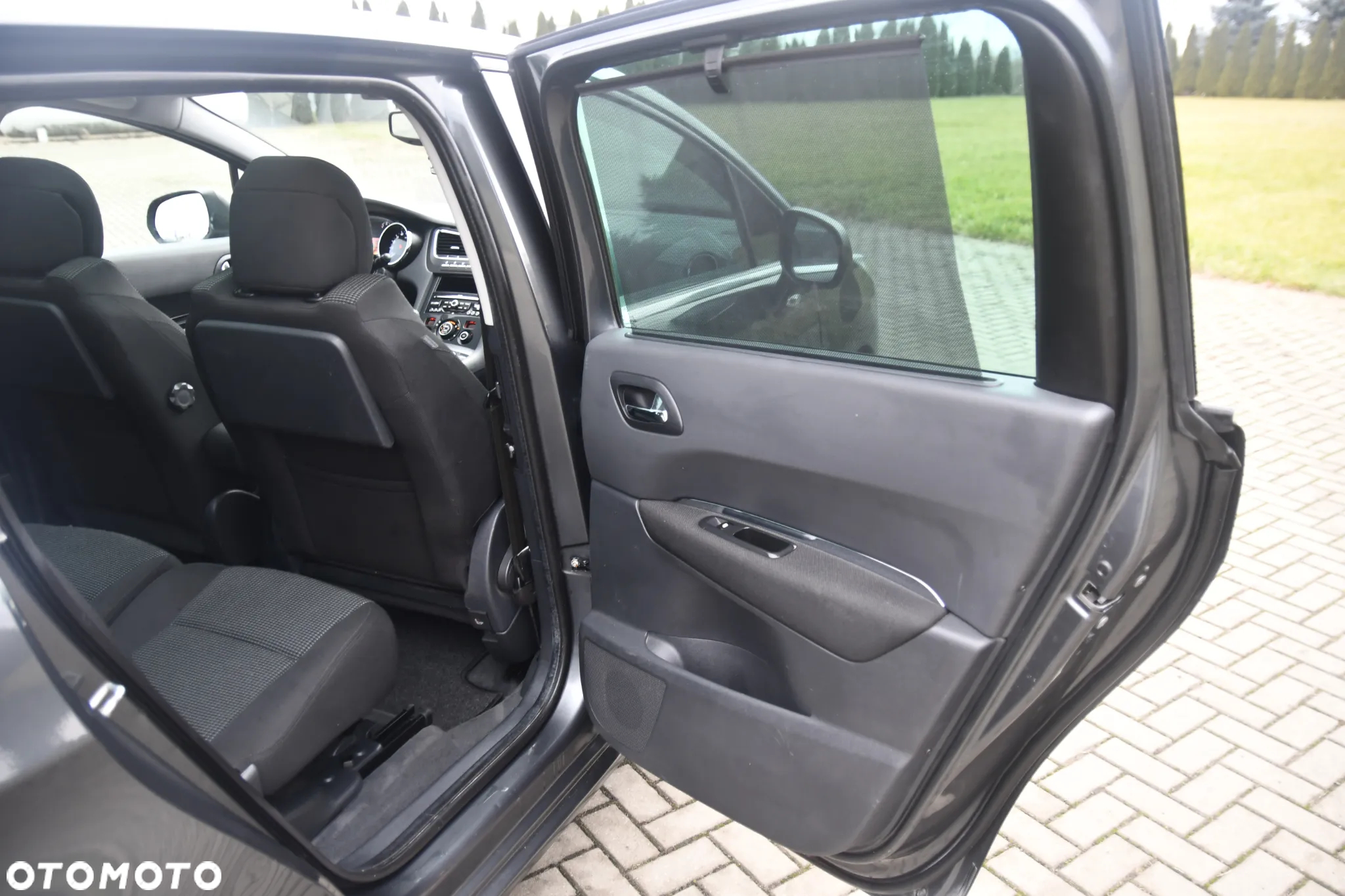 Peugeot 5008 1.6 THP Premium + - 17