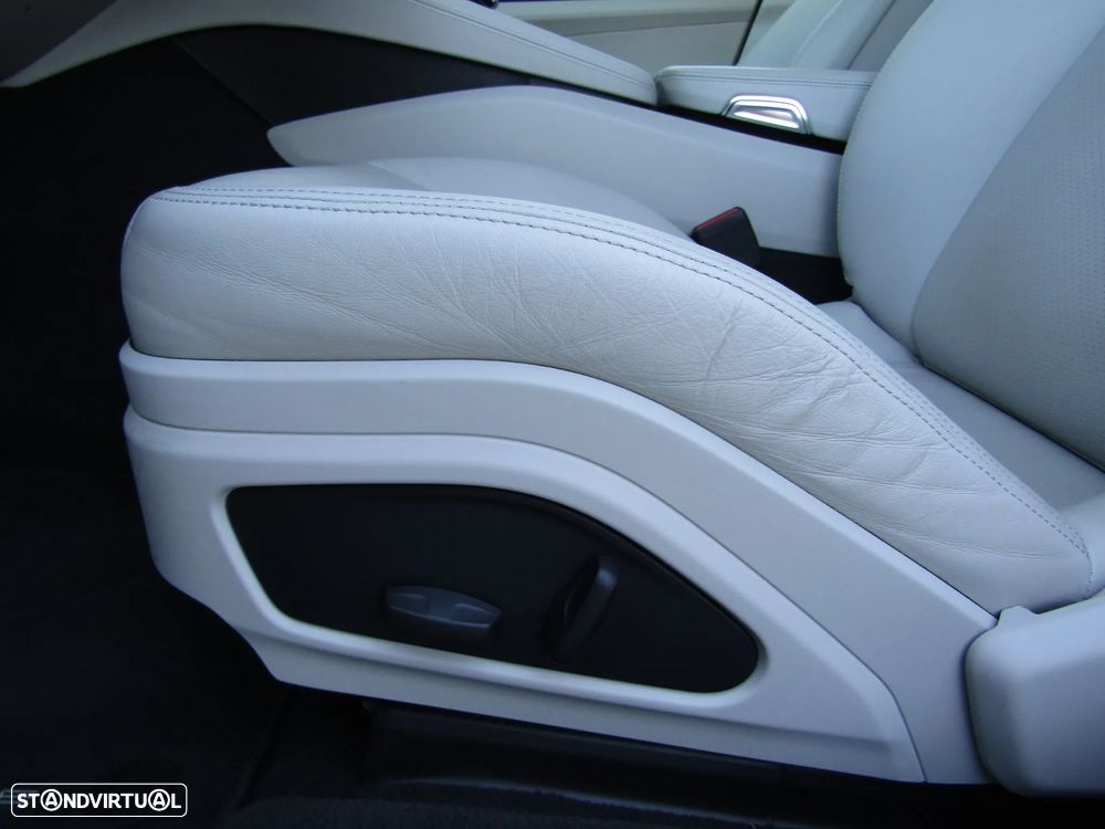 Porsche Panamera Sport Turismo 4 E-Hybrid - 14